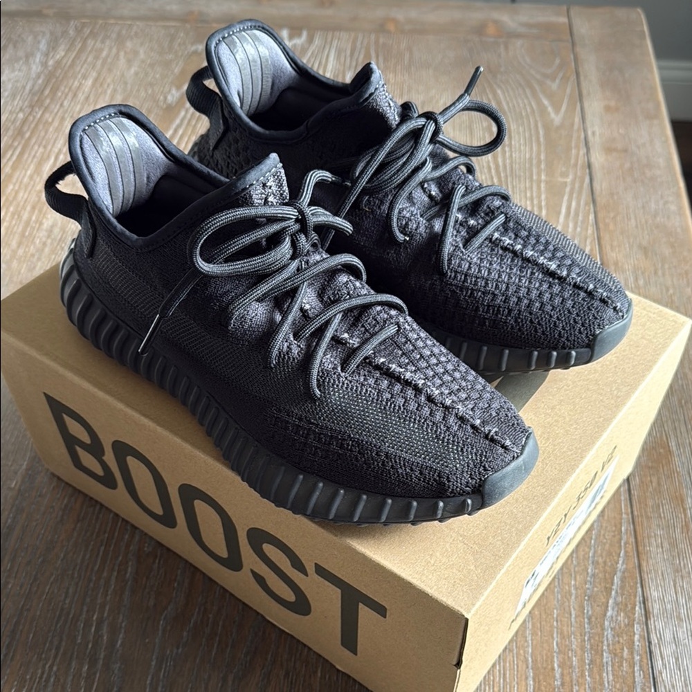 Adidas Yeezy Boost 350 V2 Black Sneakers Size US7